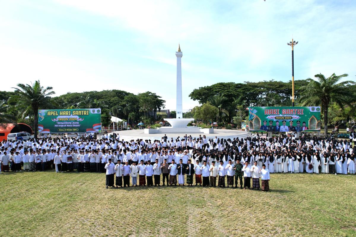 Foto 18 dari 19: Peringati Hari Santri, Pj Wali Kota Harap Santri Tingkatkan Kemandirian dan Lanjutkan Perjuangan
