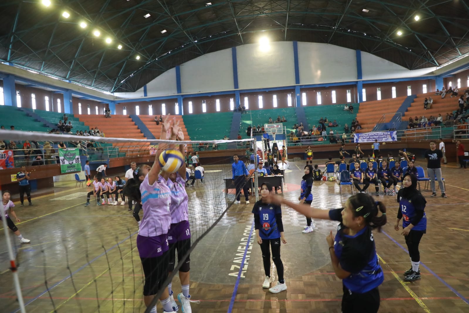 Foto 9 dari 15: Jaring Atlet Berprestasi, Pemkot Gelar Kejurkot  Bola Voli Antar Club U-18