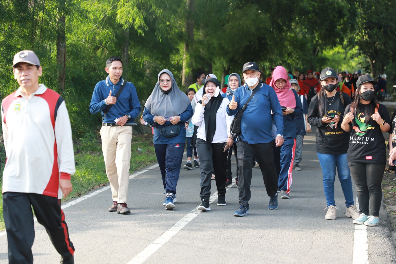 Foto 6 dari 9: Wali Kota Maidi Raih Anugerah Dwija Praja Nugraha, PGRI Gelar Tasyakuran