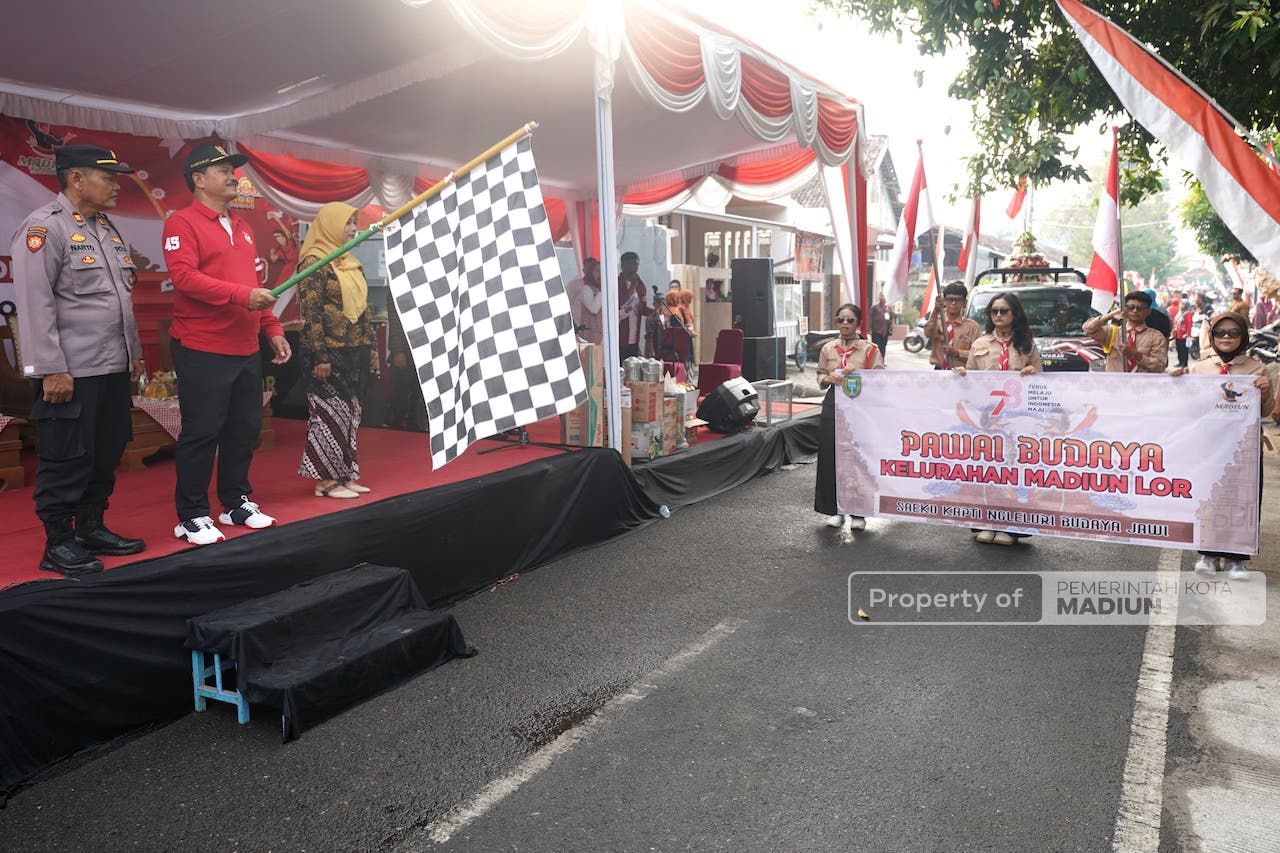 Berangkatkan Kirab Budaya Kelurahan Madiun Lor, Wali Kota: Peringtan HUT-RI Semakin Meriah