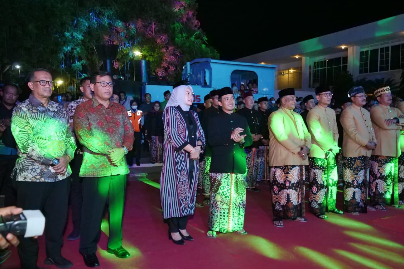 Foto 7 dari 7: Ikuti Pembukaan Pasuruan Expo Rakerkomwil IV ke-18 Apeksi, Wali Kota Manfaatkan untuk Promosi