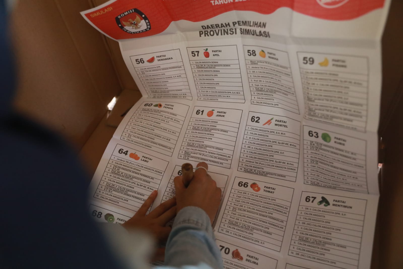 Foto 2 dari 3: Sepekan Jelang Pemilu, KPU Makin Gencar Sosialisasi Tingkatkan Partisipasi Masyarakat Agar Tak Golput