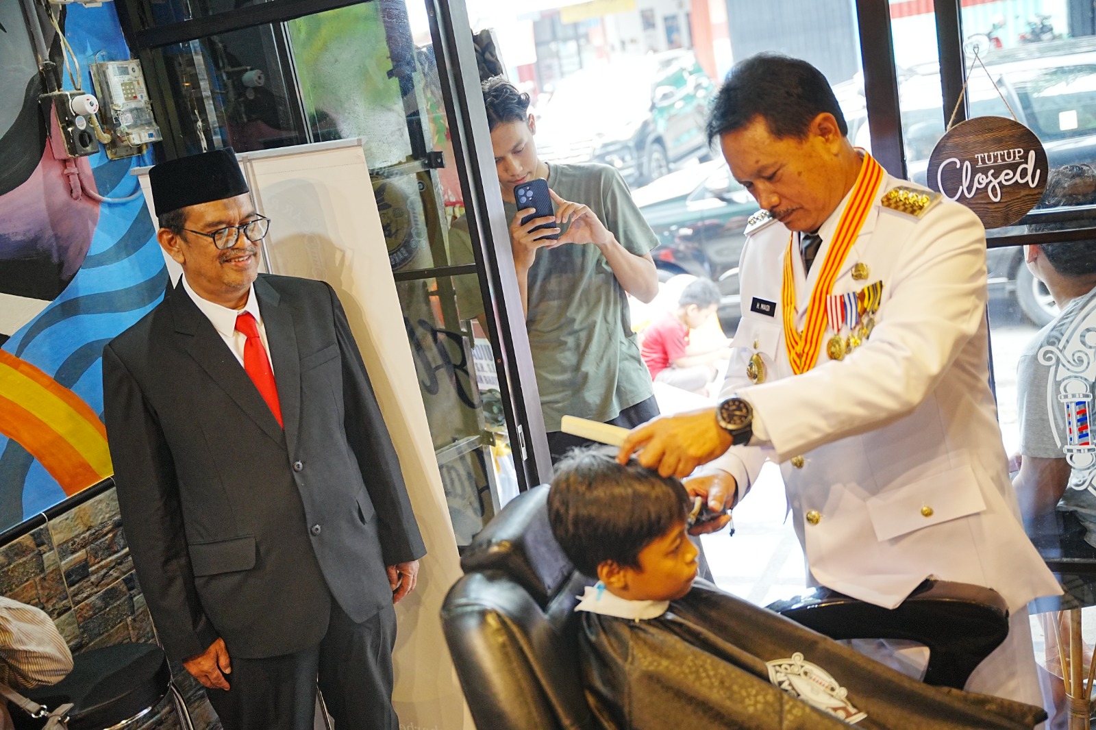 Program Potong Rambut Gratis Sukses Sedot Perhatian Warga, Wali Kota Harap Peningkatan Ekonomi Bagi Pelaku Usaha