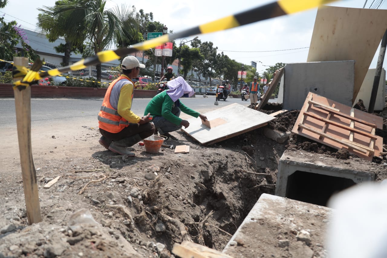 Foto utama berita: Mulai Kerjakan di Jalan Kompol Sunaryo, Pedestrian Jantung Kota Bakal Nyambung Satu dengan Lainnya