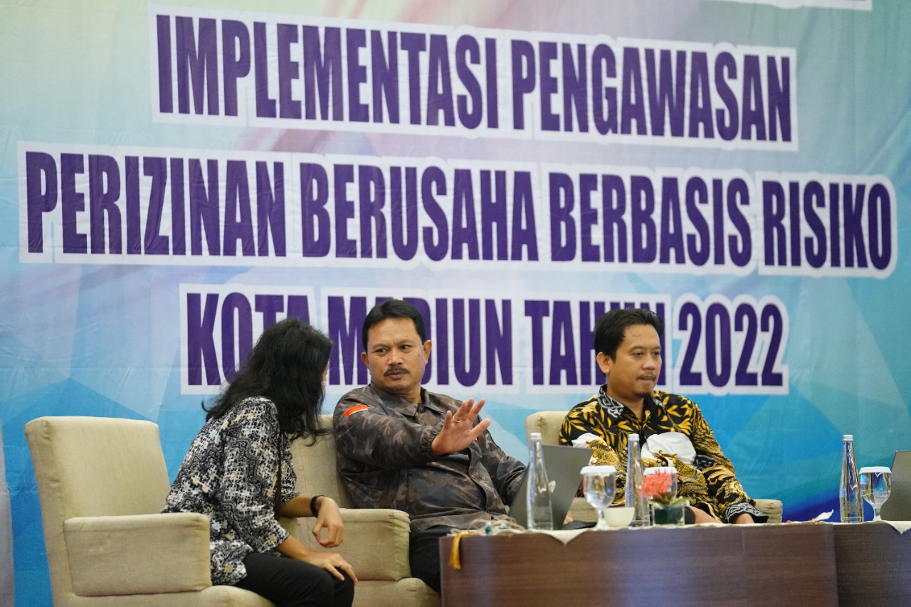 Foto 7 dari 10: Beri Pemahaman Terhadap Pelaku Usaha, Pemkot Gelar Sosialisasi Implementasi Pengawasan Perizinan Berusaha