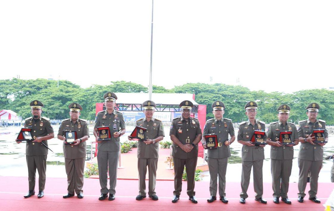 Foto 4 dari 5: Pemkot Madiun Sabet Penghargaan Karya Bhakti Peduli Satpol PP