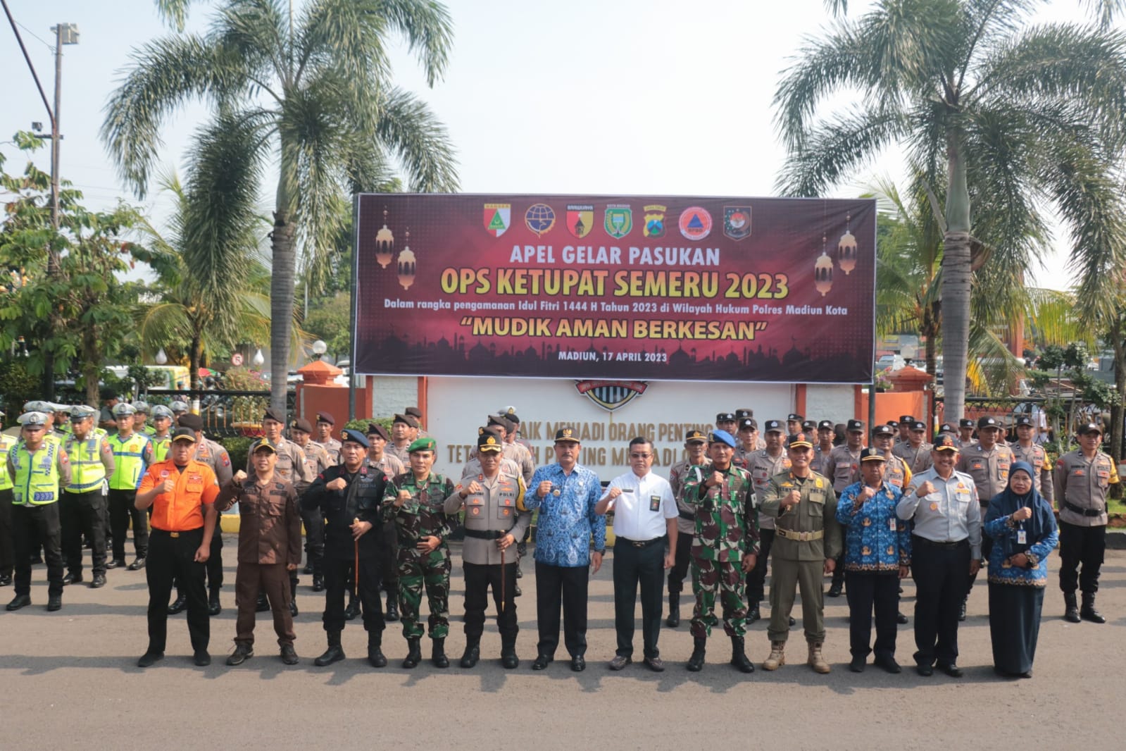 Foto 10 dari 10: Pimpin Apel Gelar Pasukan Ops Ketupat Semeru 2023, Wali Kota: Aman dan Nyaman Kebutuhan Masyarakat