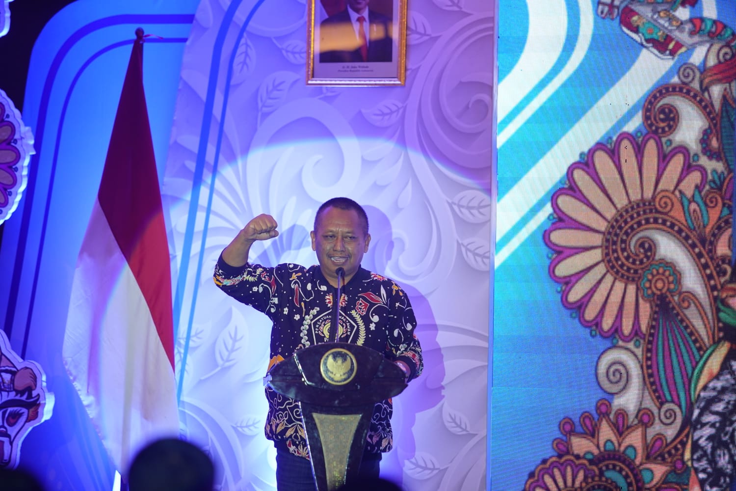 Foto 6 dari 6: Inovatif Pulihkan Ekonomi, Wali Kota Madiun Dianugerahi Penghargaan oleh PWI Jatim
