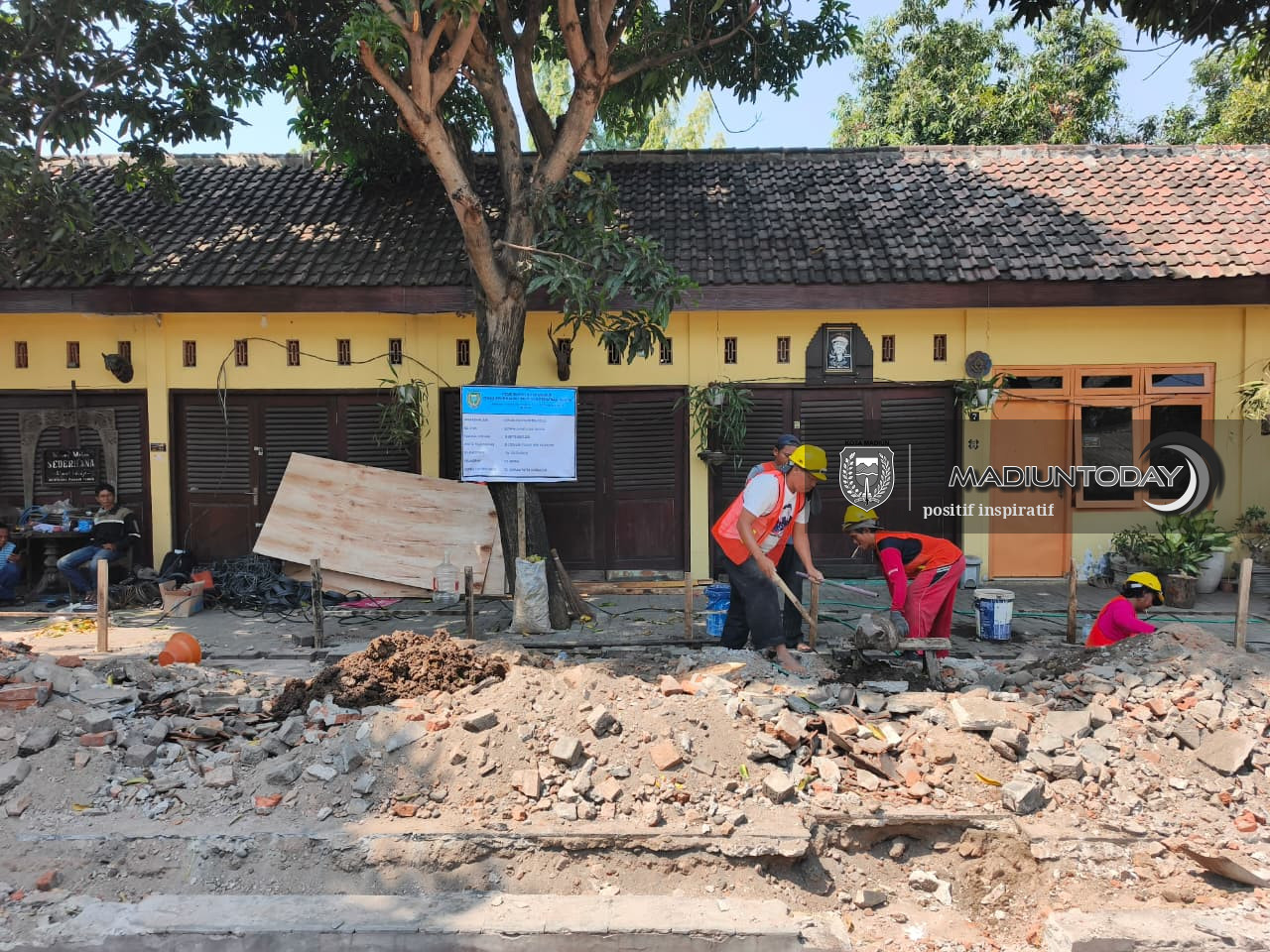 Foto 2 dari 6: Pasar Templek Bagian Dalam Direnovasi, Pekerjaan Ditarget Selesai Desember Nanti