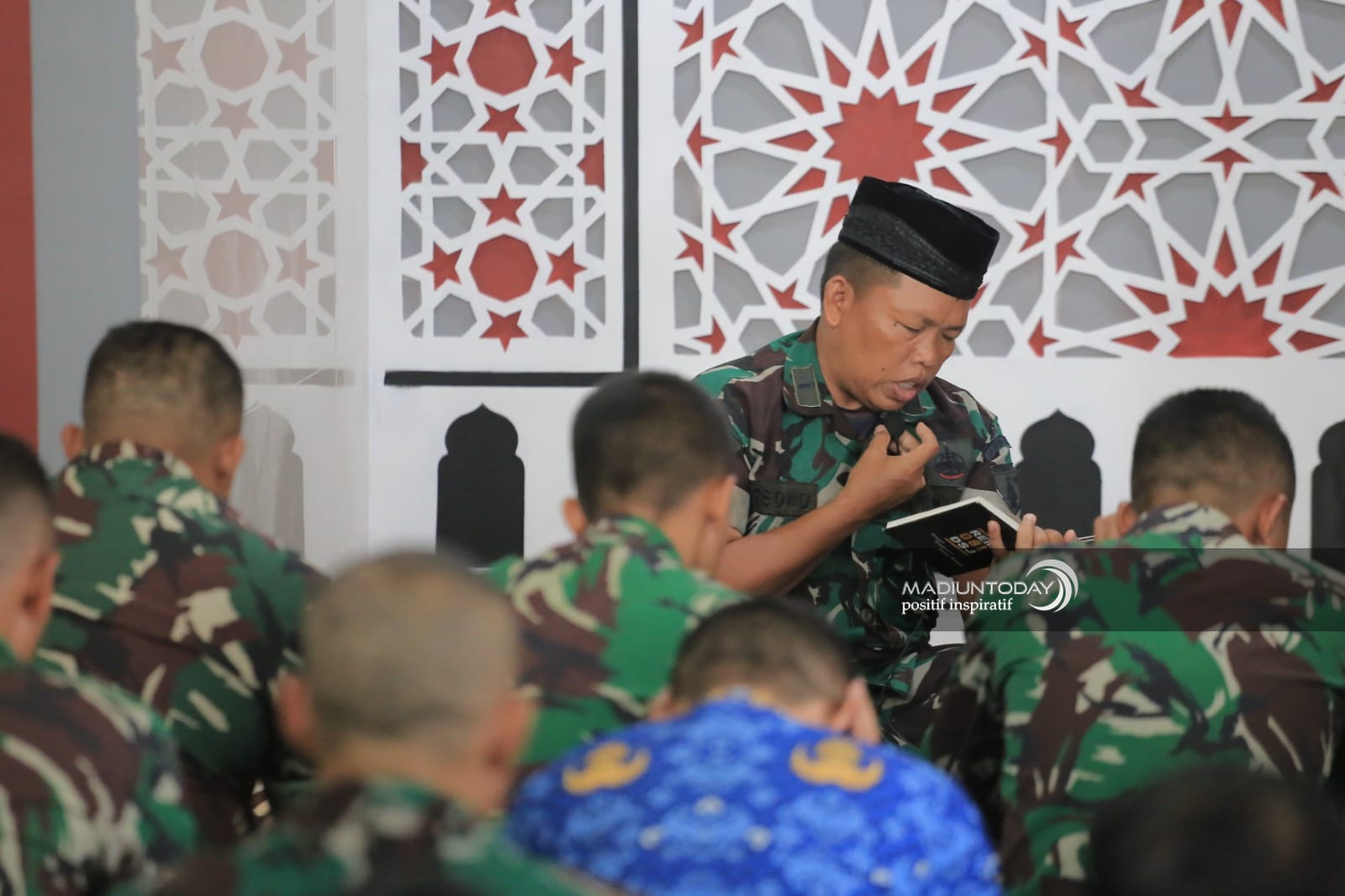 Foto utama berita: Korem 081/DSJ Gelar Salat Ghaib Dan Doa Bersama Untuk Korban Kanjuruhan