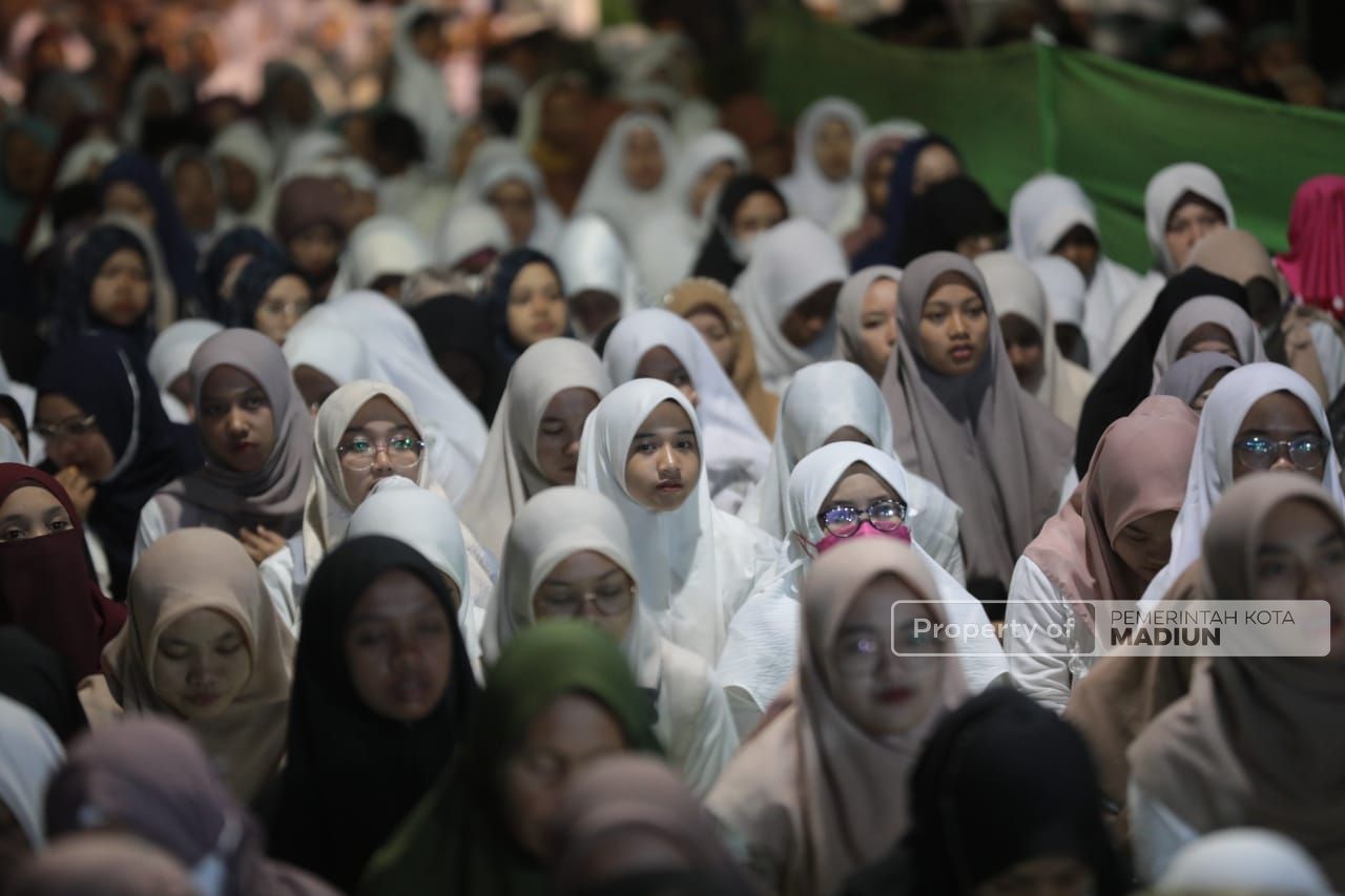 Foto 7 dari 16: Hadiri Peringatan Maulid Nabi Muhammad SAW, Wali Kota Ajak Masyarakat Tingkatkan Iman dan Taqwa