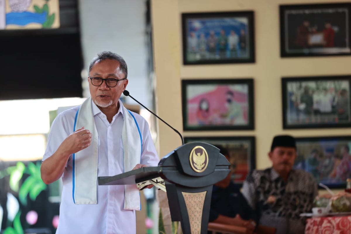 Foto 9 dari 11: Kunker di Kota Pendekar, Mendag Tinjau UMKM dan Beri Bantuan Pangan