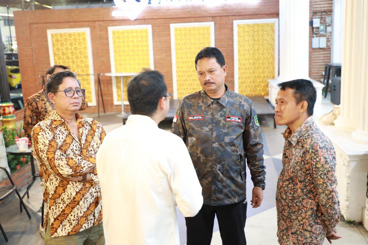 Foto 5 dari 5: Jadi Narasumber Talkshow Bersama Jawa Pos TV, Wali Kota Paparkan Strategi Tata Kota
