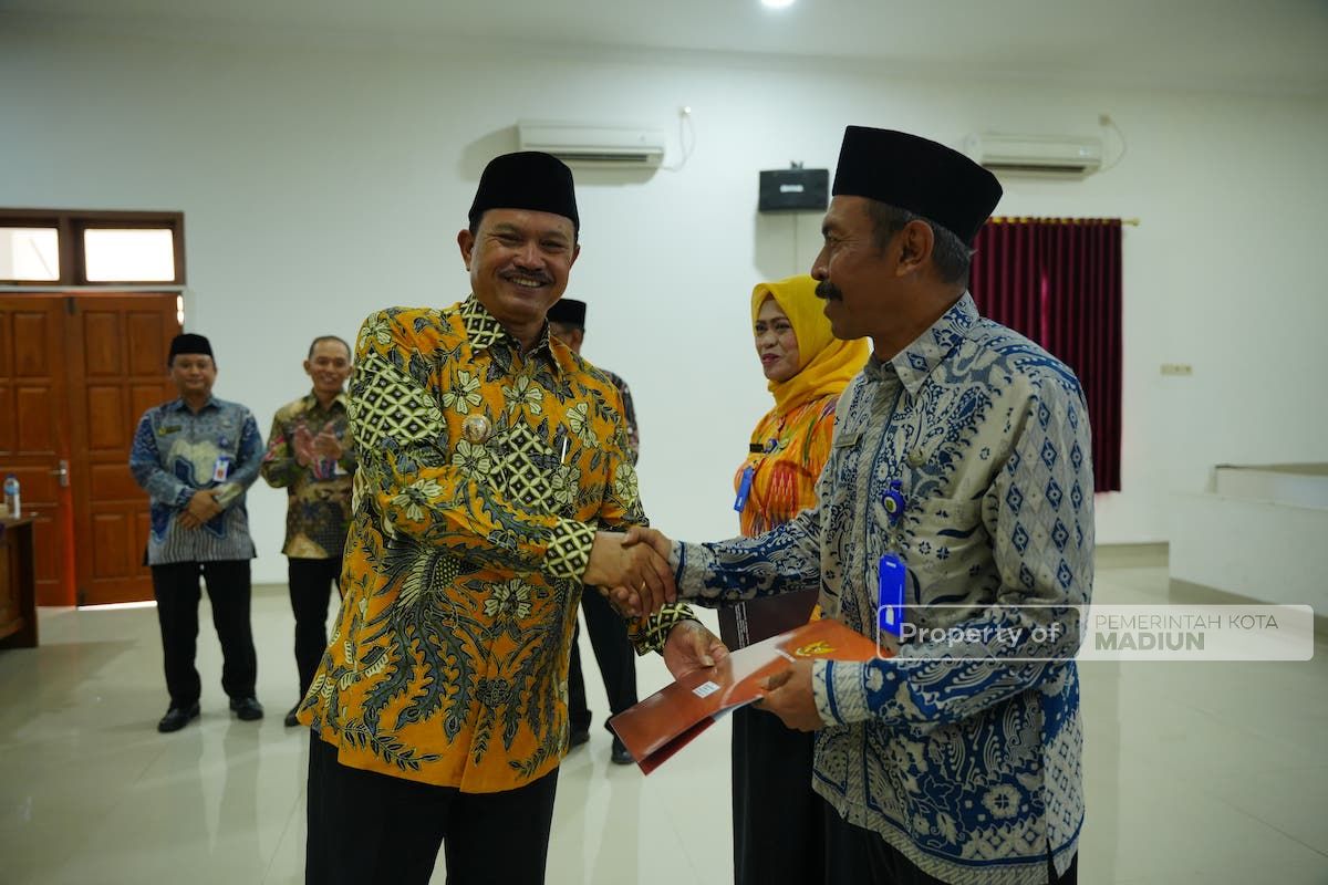 Foto 3 dari 8: Gelar Pembinaan Bagi Calon Purna Tugas ASN, Wali Kota Harap Tetap Produktif di Masa Pensiun