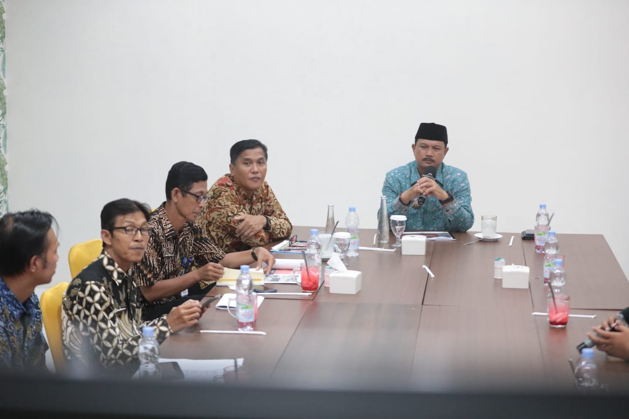 Foto 1 dari 10: Pimpin Rapat Pembangunan RTH Kota Madiun, Wali Kota Imbau Rekanan Bekerja Optimal