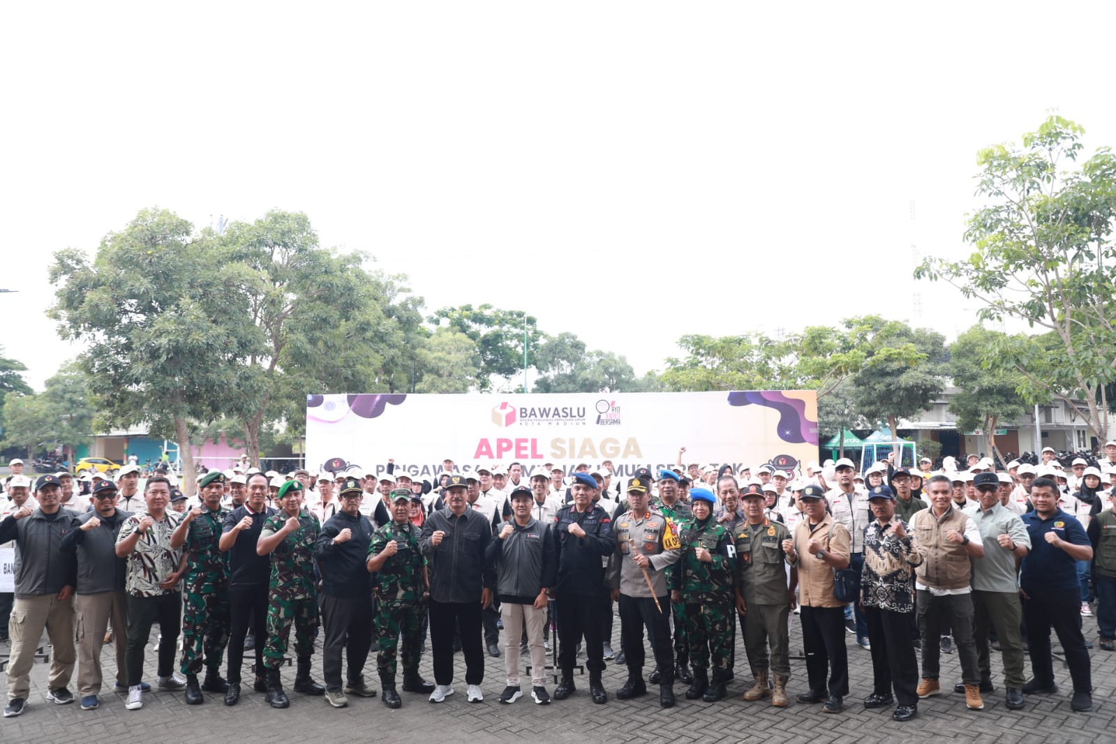 Foto 8 dari 13: Hadiri Apel Siaga Pengawasan Pemilu 2024, Wali Kota: Kota Madiun Ready Semua