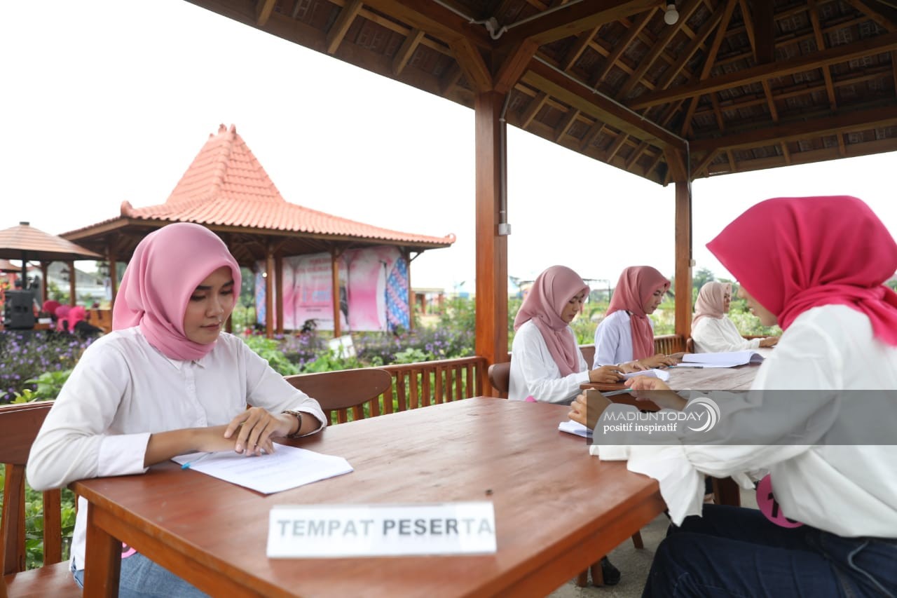 Foto 11 dari 17: Dorong Peningkatan Usaha Syariah, IPEMI Kota Madiun Gelar Pemilihan Duta Muslimah Preneur 2023
