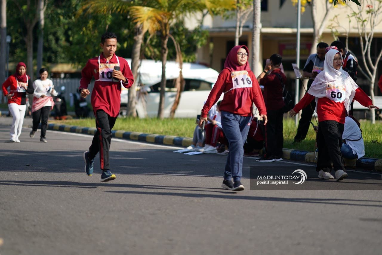 Foto 5 dari 9: Agar Pelayanan Optimal, Dinkes PPKB Kenalkan SIPGAR untuk Ukur Kebugaran
