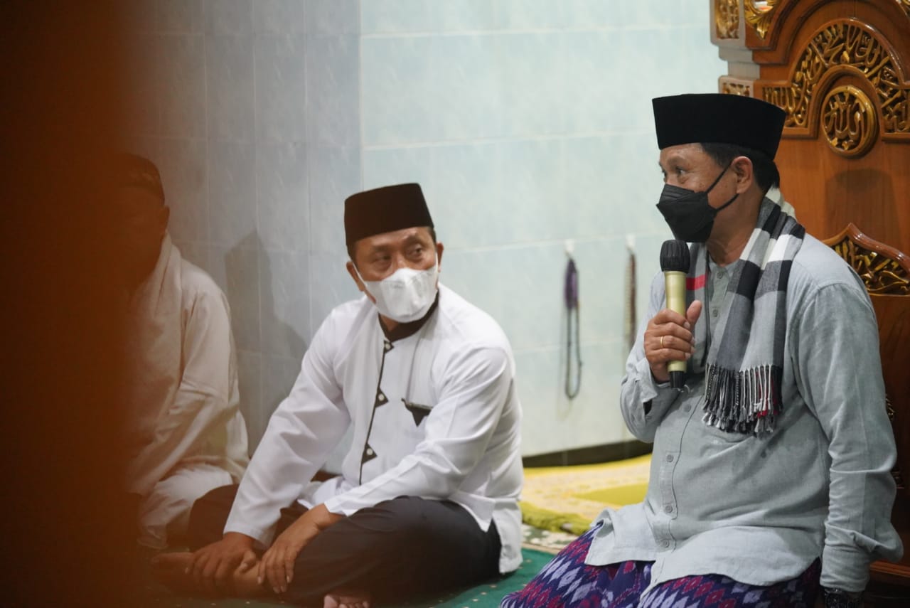 Foto 5 dari 9: Salat Isya di Masjid Nur Huda Winongo, Wali Kota Sampaikan Penanganan Stunting