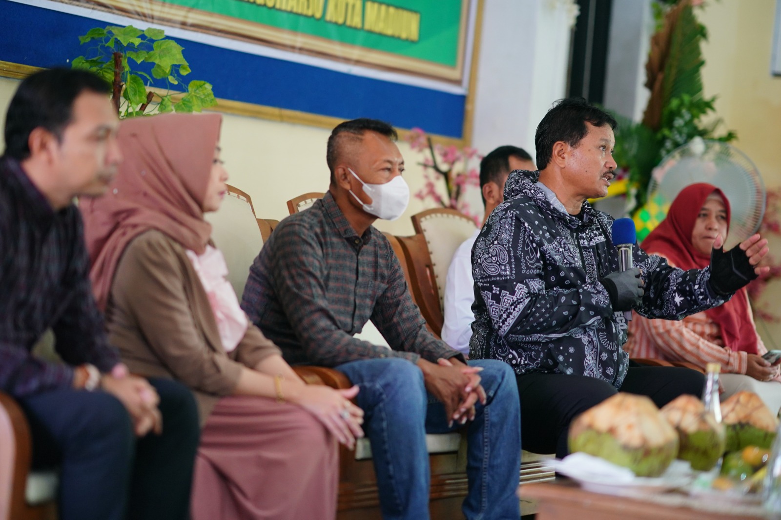 Foto 10 dari 10: Gowes Kota Kita Lagi, Wali Kota Ajak Masyarakat Aktif Jaga Ketentraman dan Ketertiban di Lingkungan