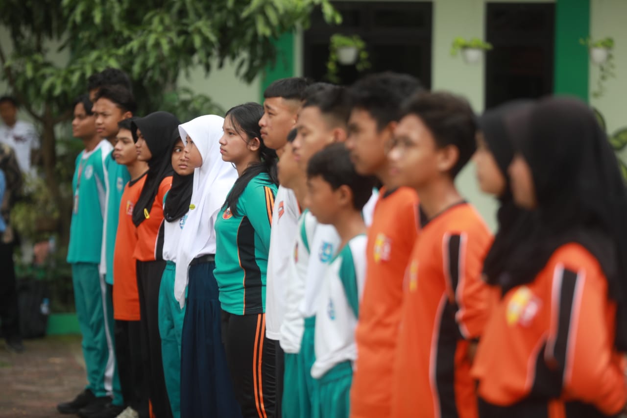 Foto 9 dari 13: Serahkan Medali Kejurkot Petanque 2023, Wali Kota Harap Prestasi Atlet Kota Madiun Terus Meningkat