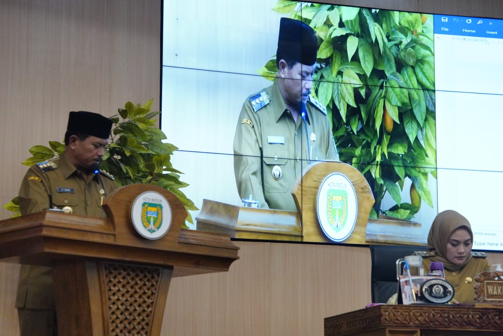 Foto 2 dari 5: Rapat Paripurna Bahas APBD 2022, Dewan Apresiasi Kinerja Pemkot