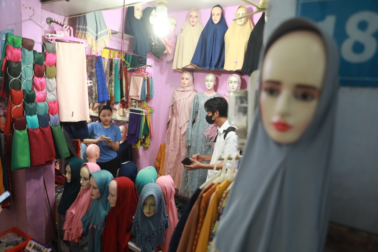 Foto 6 dari 6: Lewat Aplikasi Pasar e-Madiun, Pedagang Belajar Pemasaran Secara Online