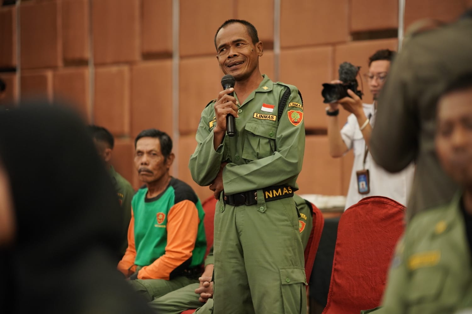 Foto 2 dari 8: Wali Kota Ajak Linmas Perangi Penyebaran Barang Kena Cukai Ilegal