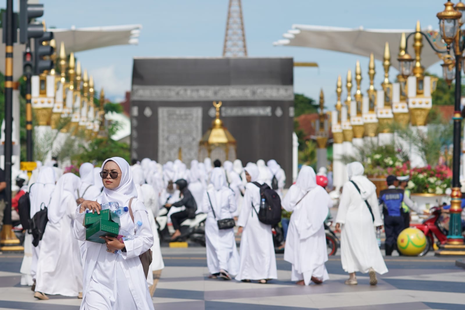 Foto 6 dari 10: Tak Hanya Anak Sekolah, Kasek, Guru, dan Pengawas Juga Laksanakan Manasik Umrah