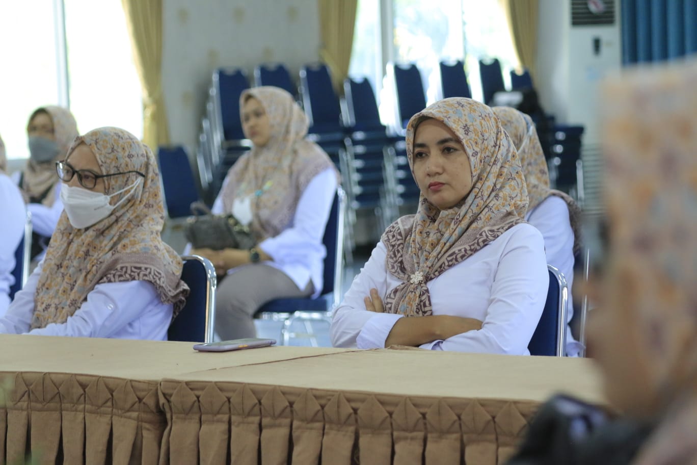 Foto 8 dari 11: Beri Pengarahan Karyawan BPR Bank Daerah Kota Madiun, Wali Kota Dorong Peningkatan Pendapatan Setiap Tahun
