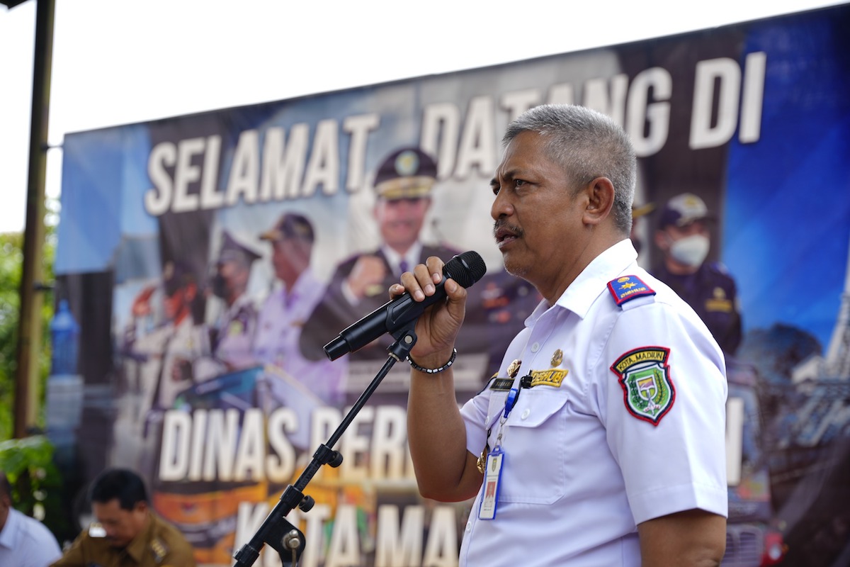 Foto 3 dari 8: Beri Arahan Jukir Kelompok Kedua, Wali Kota: Jukir Harus Beri Kesan Pertama yang Baik