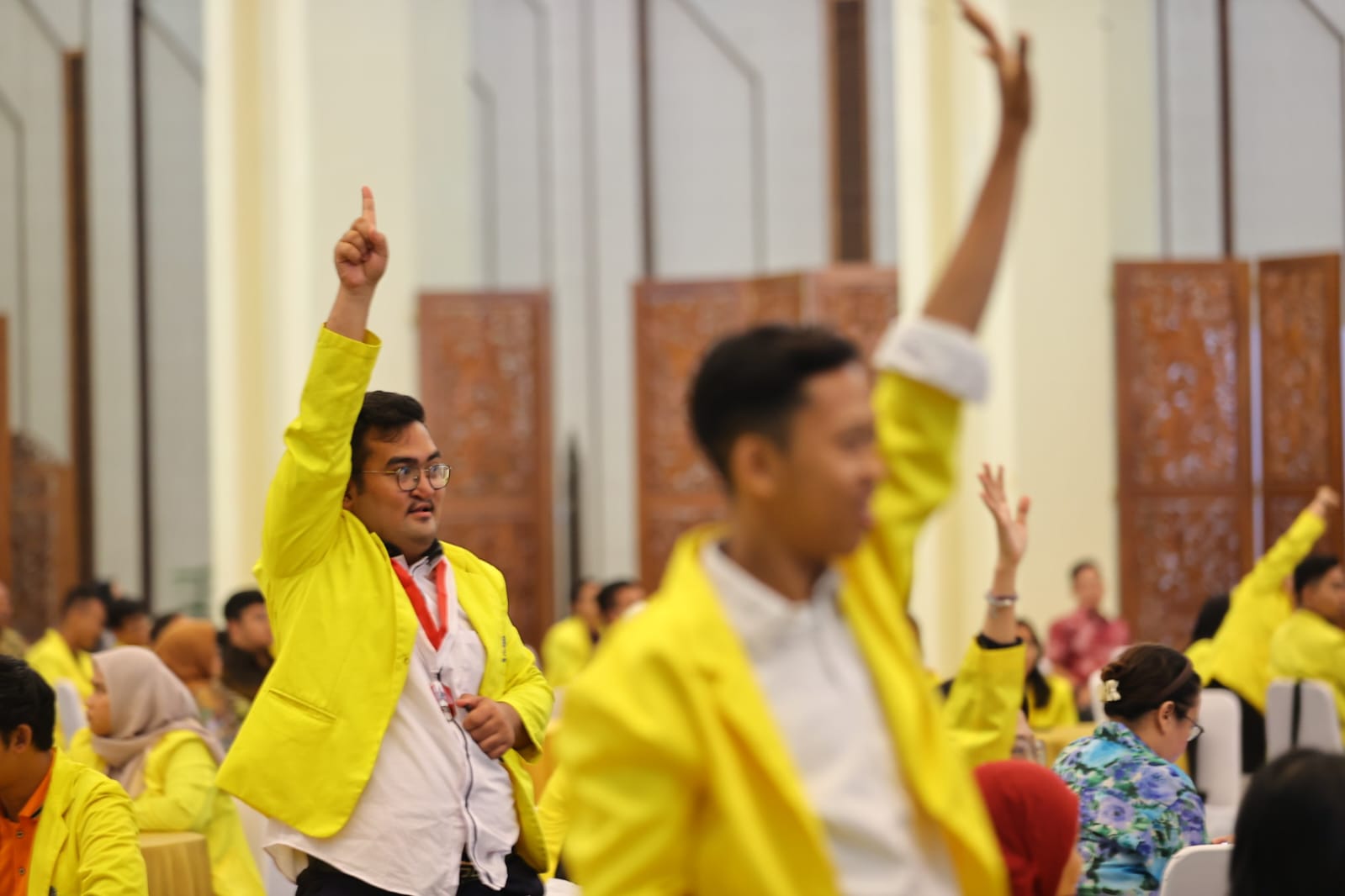 Foto 4 dari 5: Jadi Lulusan Pertama Doktor Administrasi Publik UT, Wali Kota Maidi Langsung Jadi Pemateri di Gedung MPR