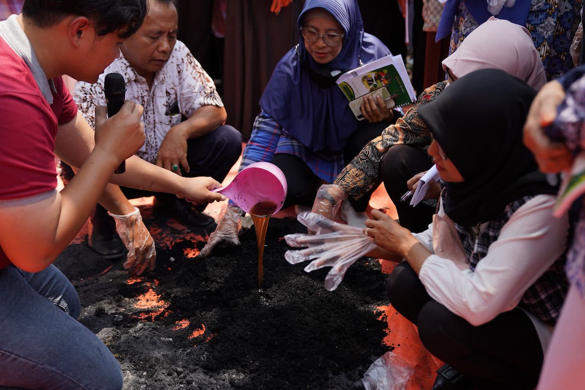 Foto 8 dari 8: Optimalkan Keberadaan P2L, DKPP Beri Pelatihan Pembuatan Nutrisi Tanaman
