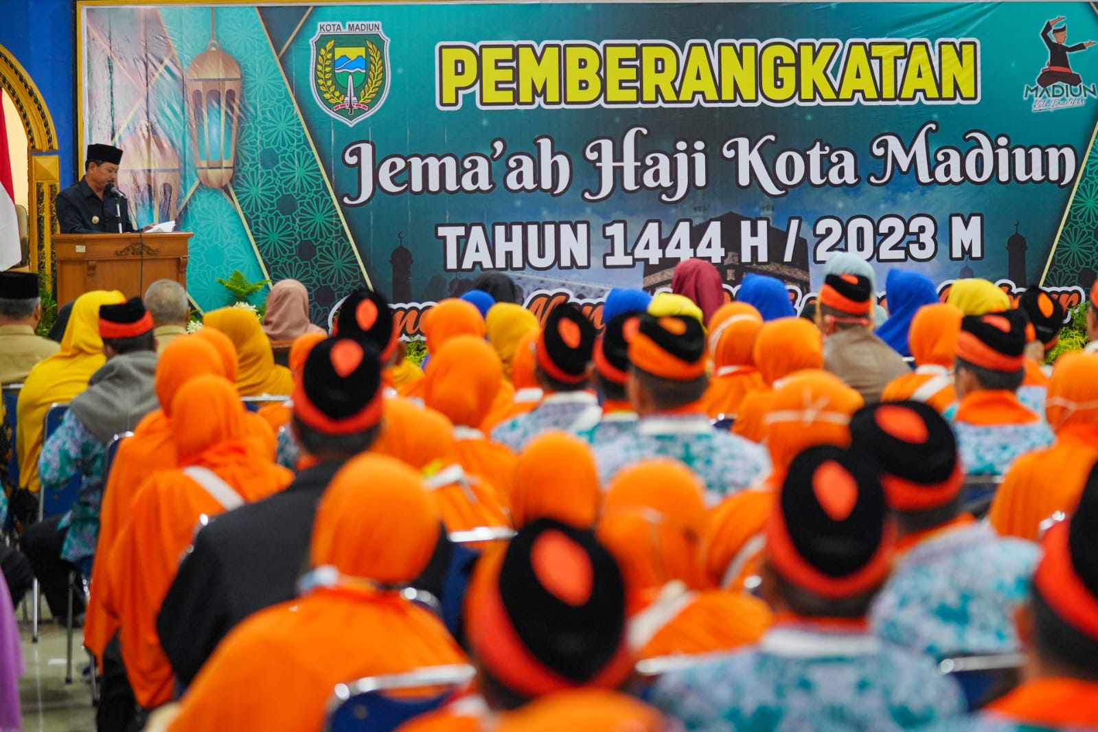 Foto 2 dari 9: Lepas CJH Ke Tanah Suci, Wali Kota Pesan Optimalkan Ibadah Dan Jaga Kesehatan