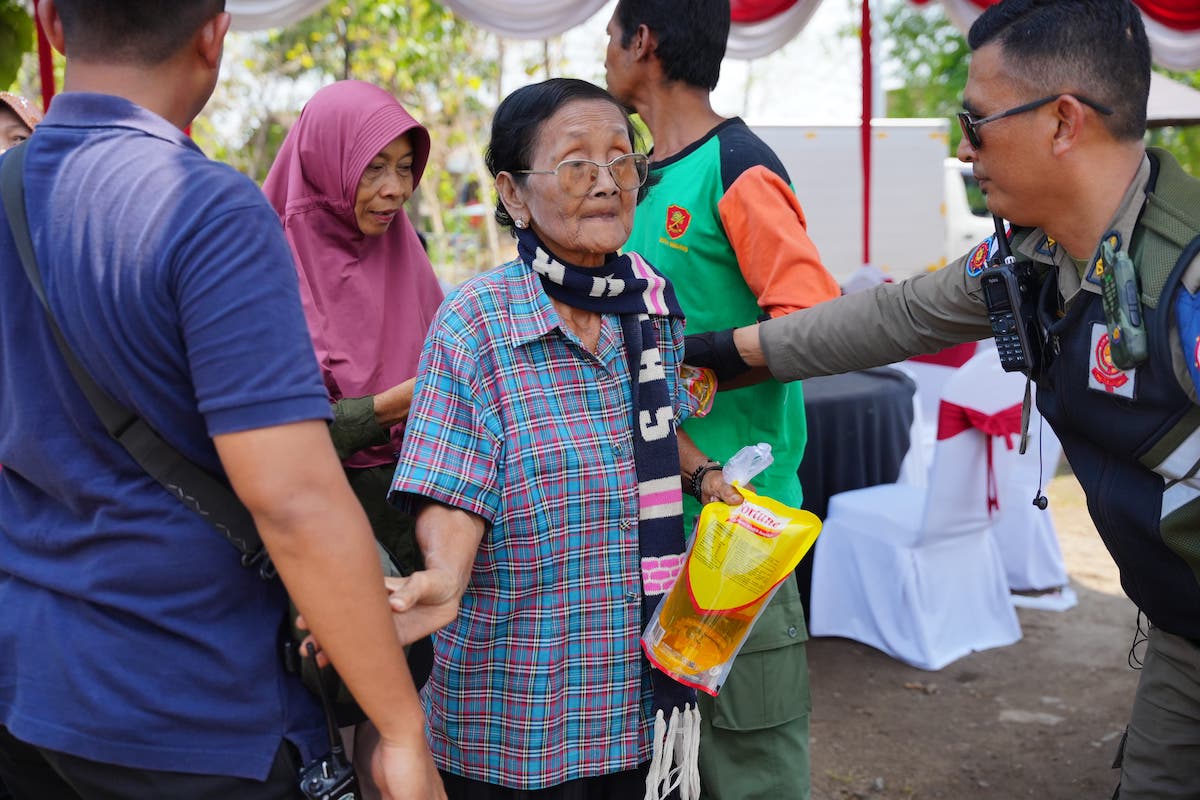 Foto 4 dari 7: Bersih-Bersih Di Kampung Tematik, Wali Kota Imbau Warga Jaga Lingkungan Agar Tetap Bersih