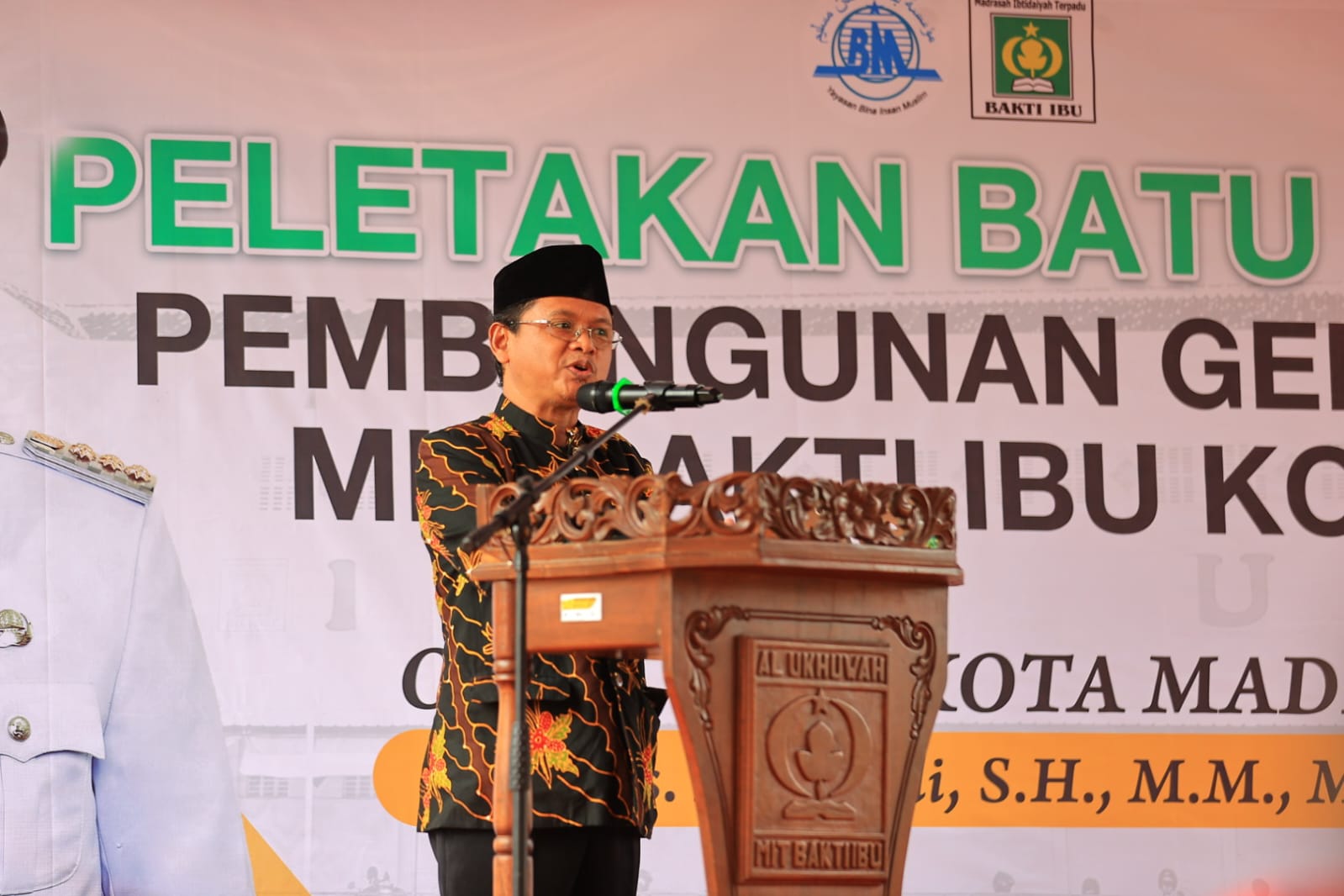 Foto 3 dari 9: Peletakan Batu Pertama Pembangunan Gedung Baru MIT Bakti Ibu, Wali Kota Beri Apresiasi Perkembangan Pesat Yayasan