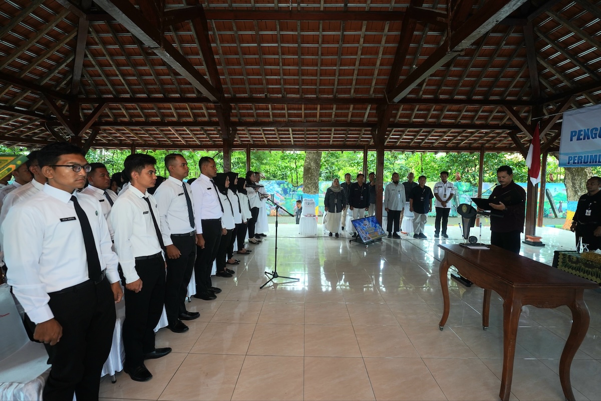 Foto 3 dari 9: Lantik Pegawai PDAM Tirta Taman Sari, Wali Kota Pesan Jaga Profesionalisme Kerja