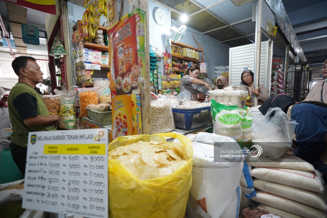 Foto 5 dari 11: Dapat Subsidi Dari Wali Kota, Pedagang Akui Lapaknya Makin Ramai