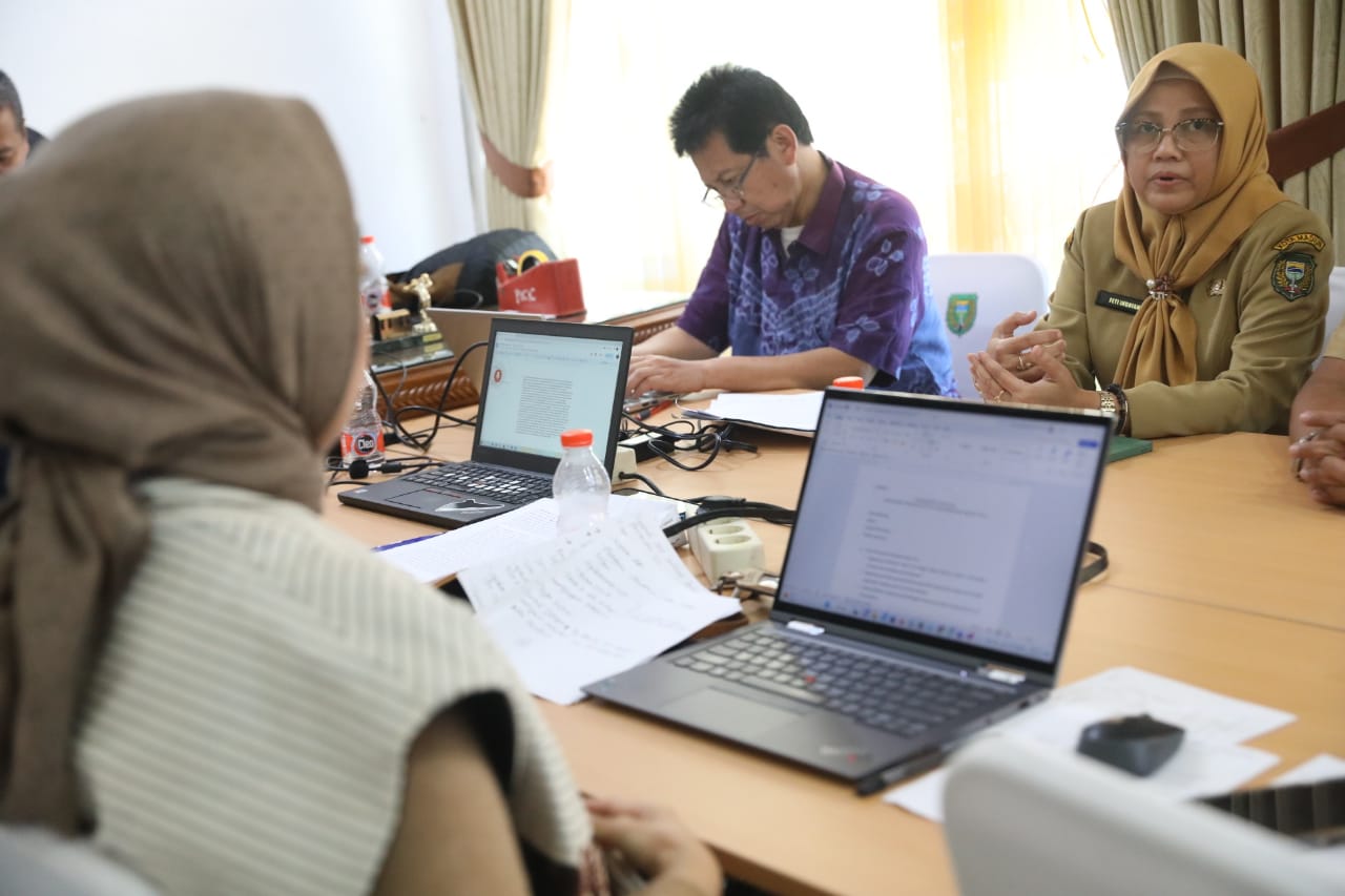 Foto 6 dari 10: Assessment Dengan Tim UT Berlanjut, Pimpinan Dewan, OPD, LSM Hingga Media Dijadwalkan Wawancara Hari Ini
