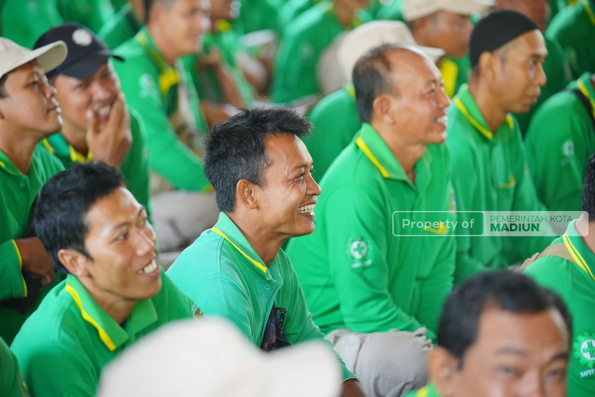 Foto 7 dari 8: Beri Pembinaan Tenaga PSU RTH dan PJU, Wali Kota Harap Kerja Ikhlas dan Optimal
