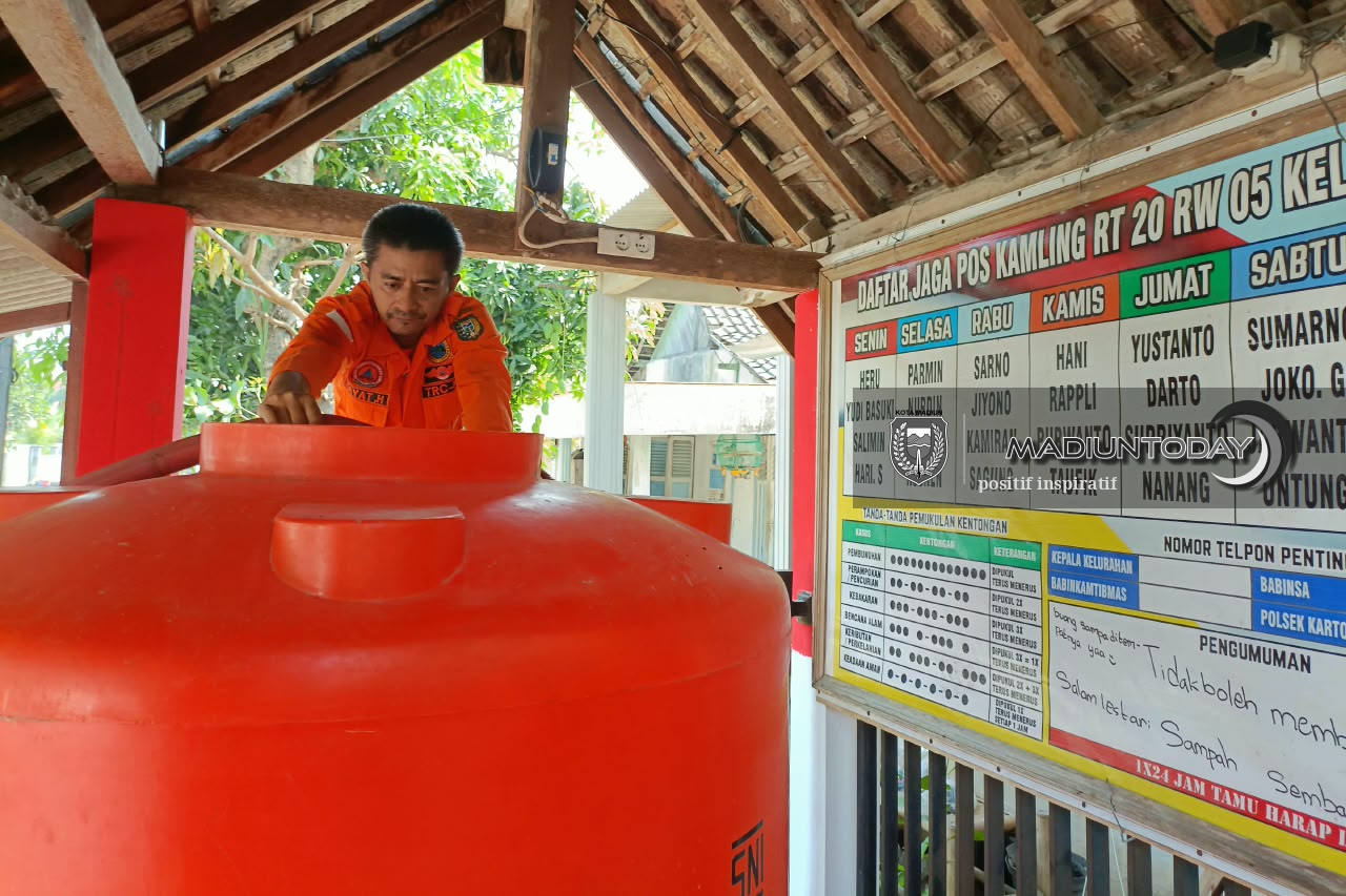 Foto 5 dari 5: Kemarau Berdampak pada Sumber Air, BPBD Suplai Air Bersih ke Kelun