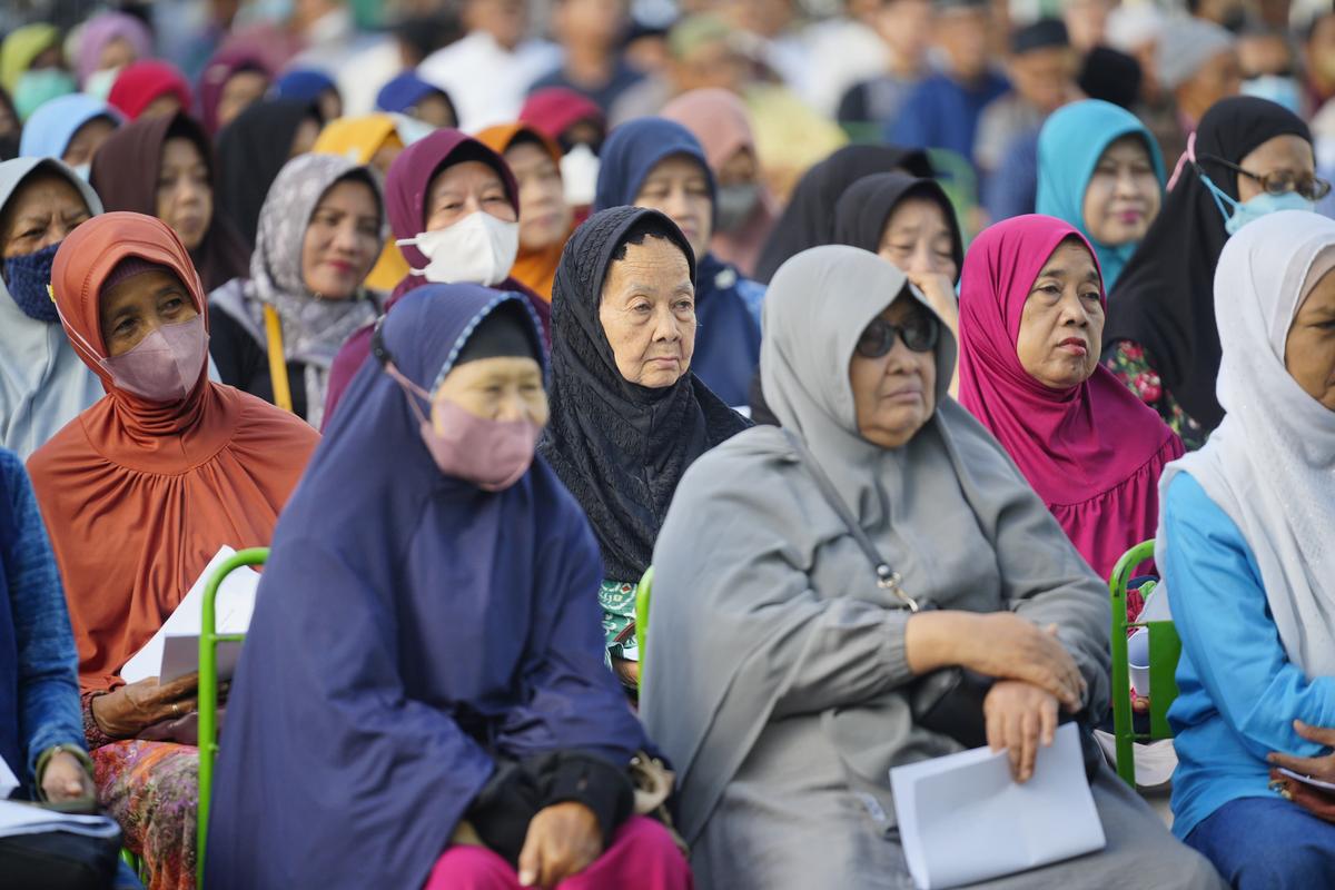 Foto 5 dari 8: Hadiri Pengajian Ahad Rutin, Wali Kota Ajak Jamaah Do'akan Kesejahteraan Kota