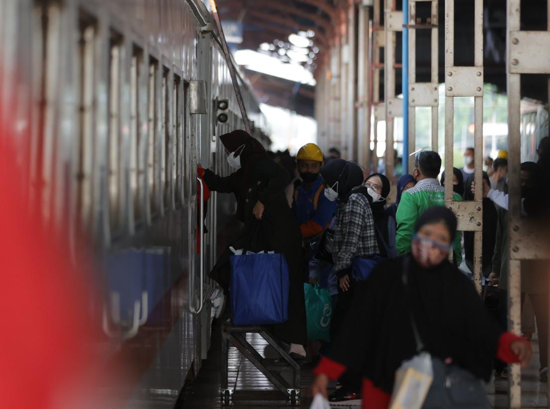 Foto utama berita: KAI Operasikan KA Tambahan Lebaran, Tiket Bisa Dipesan Mulai 13 Maret