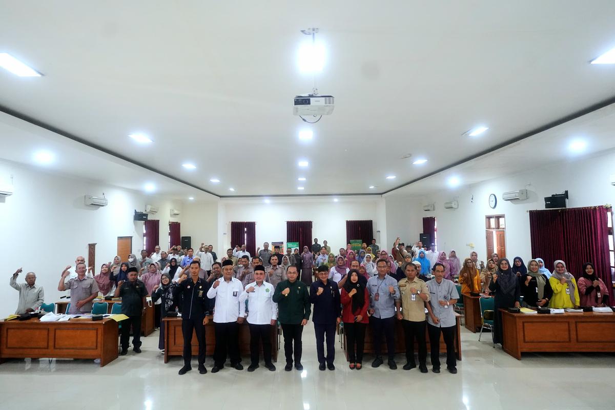 Foto 9 dari 11: Berbatasan Langsung dengan Masyarakat, Pemkot Madiun Bekali Modin dan Kepala Seksi Pemberdayaan Melalui Penyuluhan Hukum
