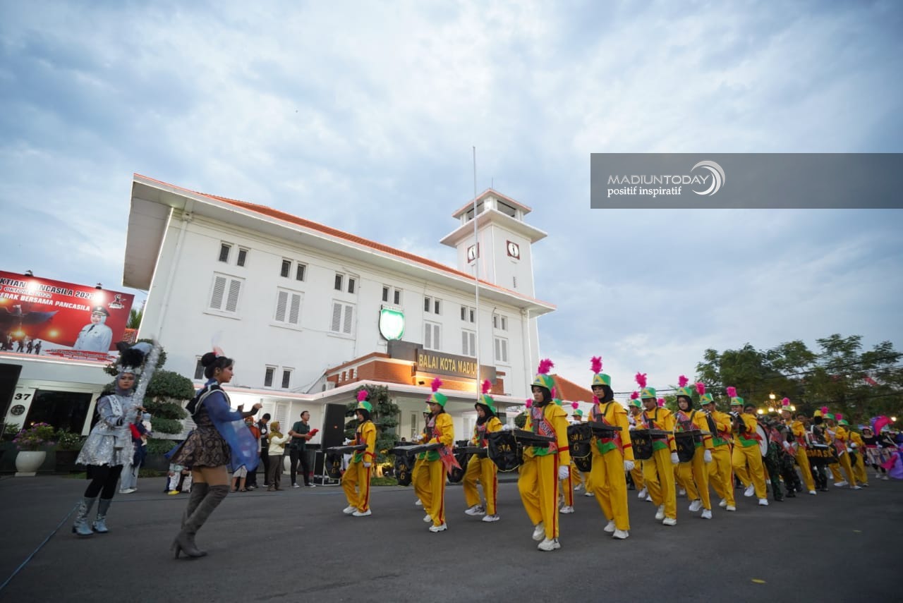 Foto utama berita: Mendung Bukan Halangan, Parade Senja Tetap Jadi Pilihan