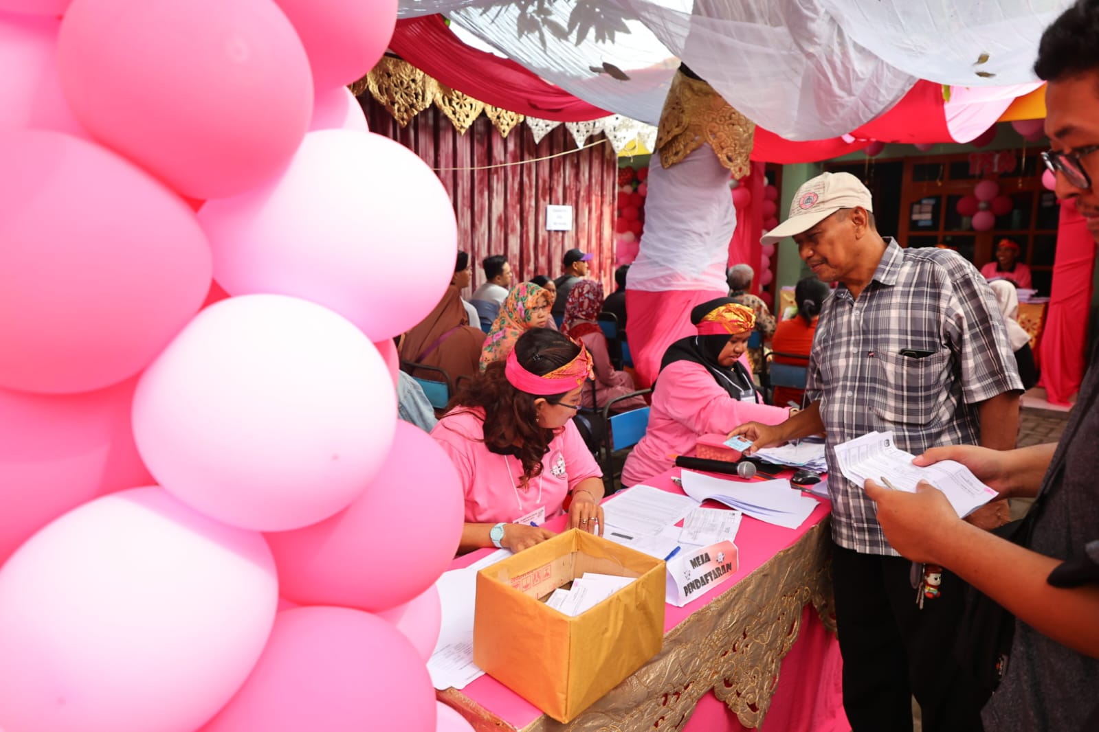 Foto 1 dari 9: Hadirkan Nuansa Merah Muda, Tingkatkan Partisipasi Pemilik Suara