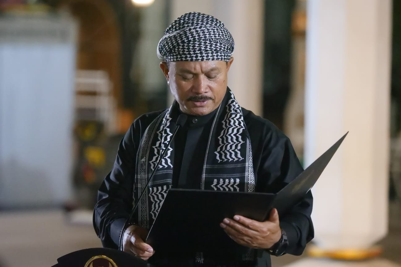 Foto 2 dari 10: Lantik Delapan Pejabat Pimpinan Tinggi, Wali Kota: yang Kosong Segera Kita Isi