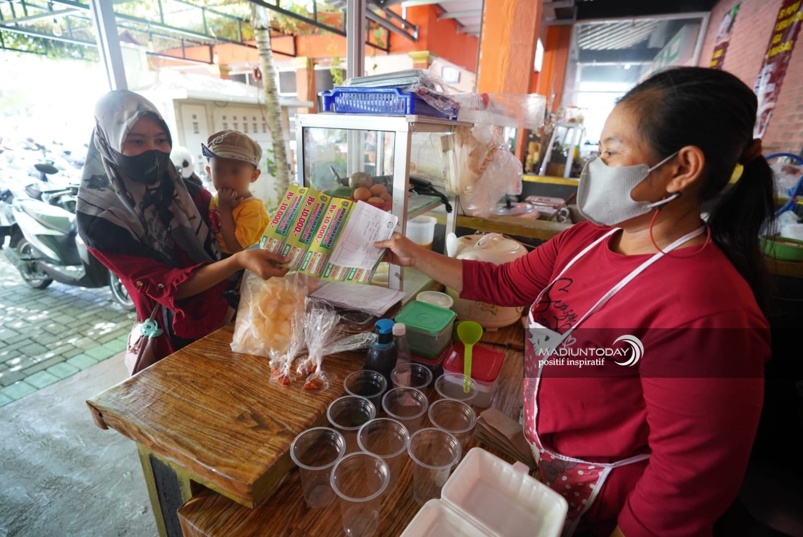 Foto 2 dari 10: Agar Gizi Seimbang, Warung Stop Stunting Rutin Digelar