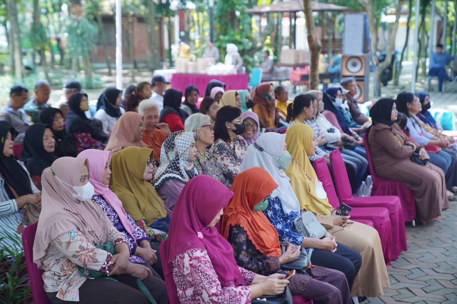 Foto 8 dari 10: Sambangi Warga di Kelurahan Ngegong, Wali Kota Ajak Warga Jaga Kerukunan dan Aktif Ikuti Pembangunan