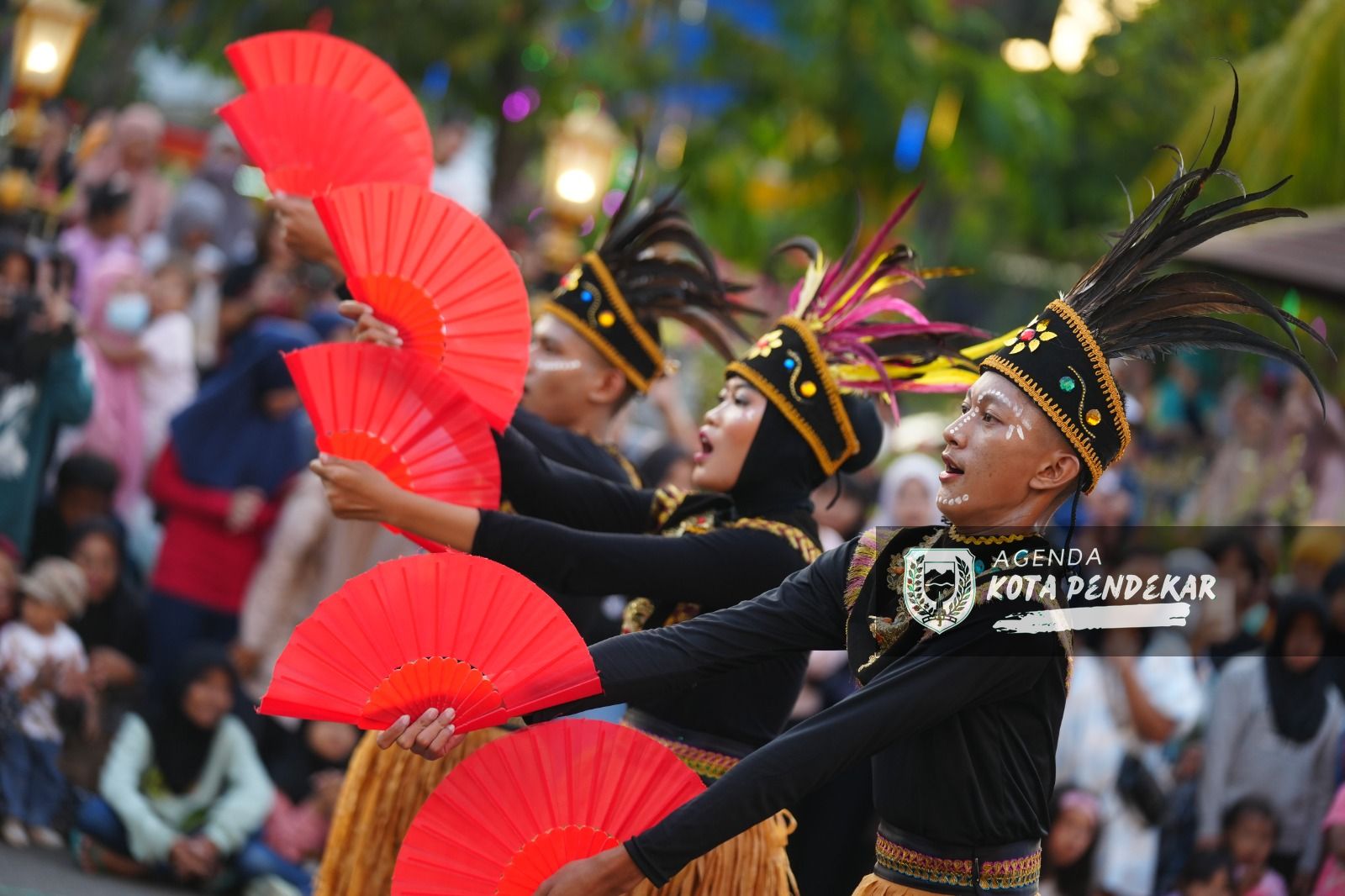 Foto 6 dari 8: Tari Kecak Hingga Ogoh-ogoh Bali Unjuk Kebolehan Dalam Parade Senja